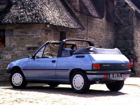 Miniature Peugeot 205 CT Cabriolet Jaune - Échelle 1/87 - Marque SAI 6322 - Neuf