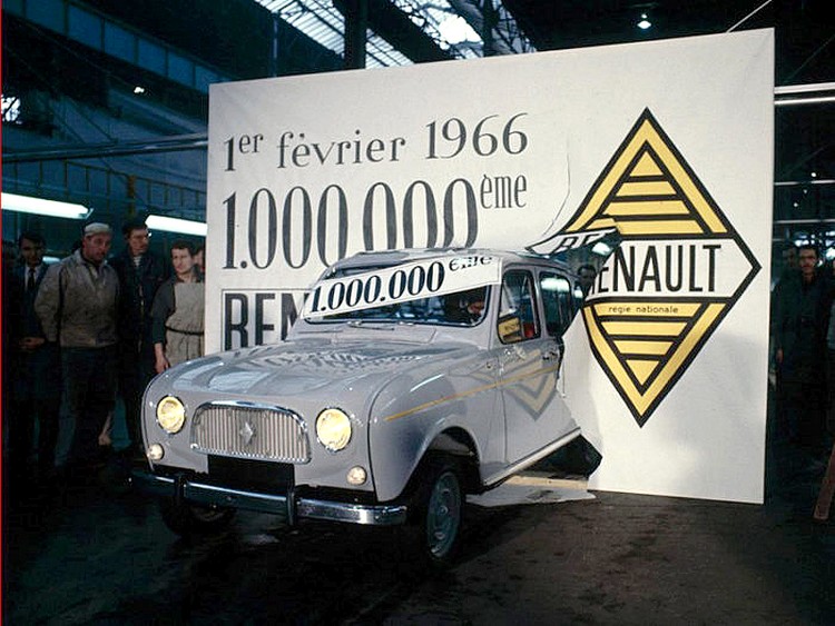 Renault 4. Sa carrière s'est terminée un 31 décembre 1992
