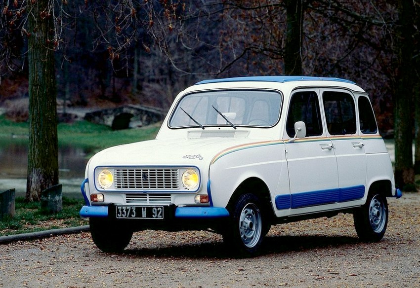 Renault 4. Sa carrière s'est terminée un 31 décembre 1992