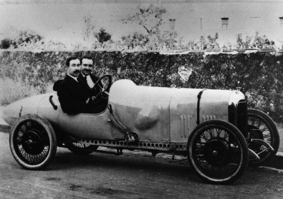 Tuar l'histoire de la marque l'Automobile Ancienne