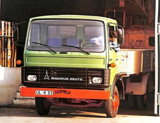 MAGIRUS-DEUTZ 310 D16 + semi-rqe fourgon Deutrans - Brekina - Echelle 1